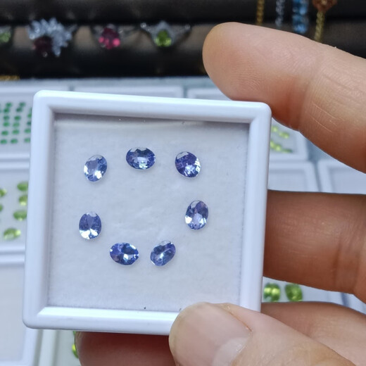 Yixiang's national stone tanzanite produced in Tanzania is natural unburned, pure and full of fire color 3*4 purple tone natural tanzanite