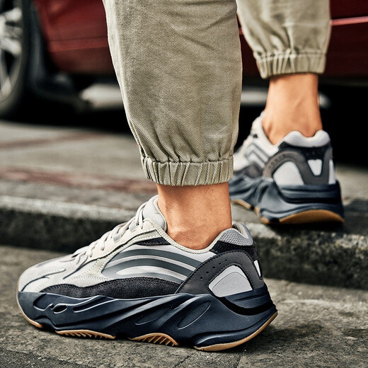 H8 Dad Chaussures Men 2025 Été Nouveau Luxury Coconut Chaussures 700 Couples Men et femmes Putian High-Enhancing Sports and Casual Shoes 700 Volcanic Ash (Version BT) 42