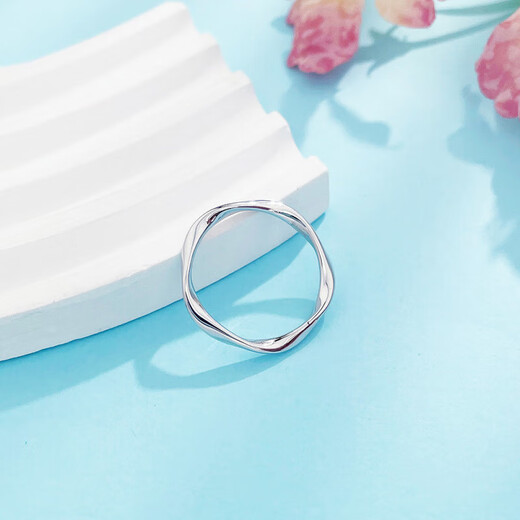 Laofu gold platinum solid solid mouth love endless Möbius ring (Mid-Autumn Festival gift for mother and lover's birthday Möbius ring (about 3.26g)