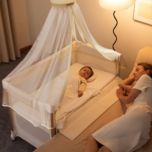 Karmababy Karman Crib Abnehmbares faltbares Neugeborenes nahtloses Spleißen großes Bett Multifunktion tragbares Baby Cradle Bettbett + Moskitonetz + Schlafstange + Pad + Korb + Windel Tisch