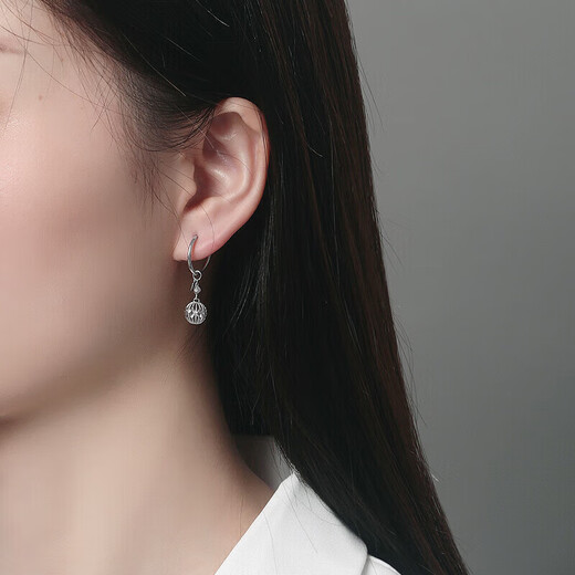 Safir birthday gift platinum earrings PT950 white gold exquisite filigree hydrangea earrings one pair about 3.3 grams