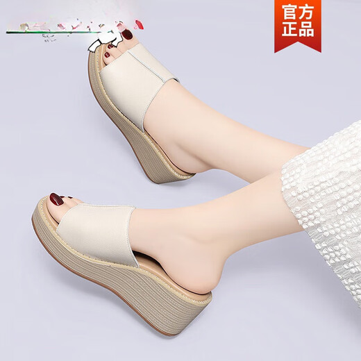 卡帝乐鳄鱼（CARTELO）凉拖鞋女外穿厚.底时尚妈妈2024年新款夏季平底高跟鞋坡跟真皮 JST 12052 米色【真皮跟高5.5CM 38
