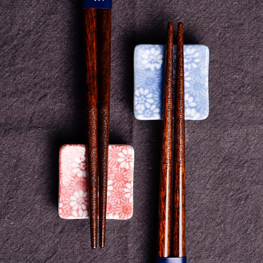 Wakasa Craftsman Japan's original imported cherry blossom chopstick holder creative chopstick holder chopstick pillow household Japanese-style ceramic pen holder cherry red chopstick set
