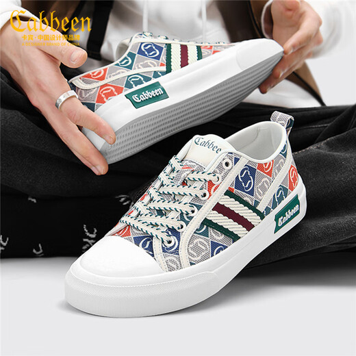 Carabin toile chaussures chaussures masculines pour les chaussures de planche décontractées respirant les chaussures de couleur polyvalente pour hommes pour les hommes à la mode des hommes à la mode masculine.
