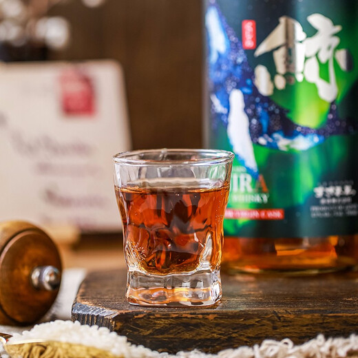 KUJIRA official licensed goods imported from Japan, Whale 5 Years Ryukyu Single Grain Whiskey and Wine, Dragon New Year’s goods, gift box 700ml