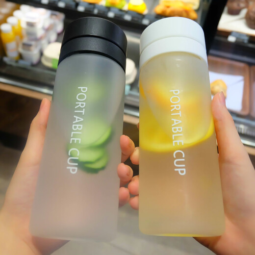 Mu Liuliu Portable Sports Water Cup Large Size Men's and Women's Fitness Large Capacity Simple Fresh Thickened Anti-fall Durable Plastic Water Bottle Thickened Transparent Model - Classic White 600ml with Tea Partition