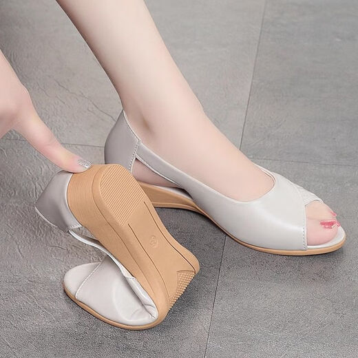 Huilijun sandalen für Frauen 2024 neuer weicher alleiniger Sommer Anti-Rutsch-Absatz Fisch Mundschuhe mittlere und ältere, atmungsaktives weiches Leder vielseitiger Mutterschuhe schwarz 35
