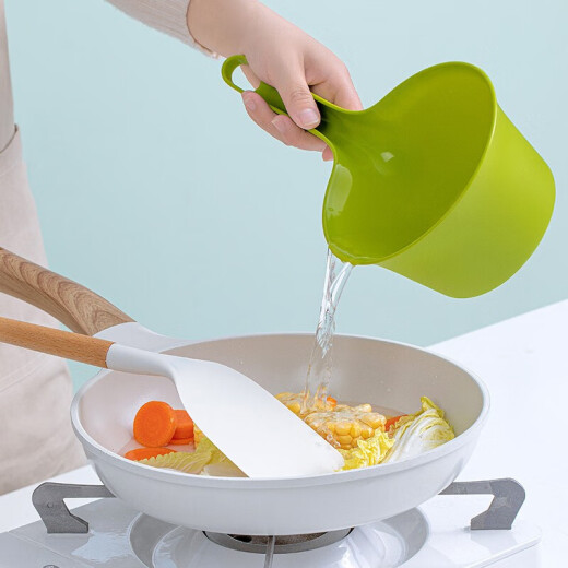 Camellia water spoon thickened food-grade plastic thickened long-handled water scoop baby shampoo scoop