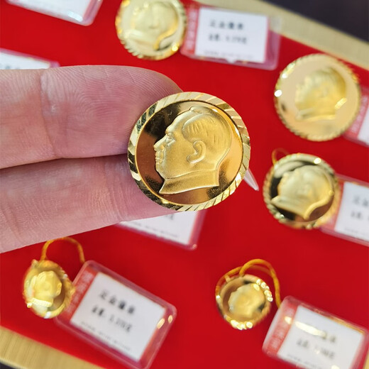 Yuan nationality Mao Zedong gold medal badge for men and women wearing badges pure gold accessories as gifts for customers, friends and elders, about 2.5 grams, diameter about 1.7CM