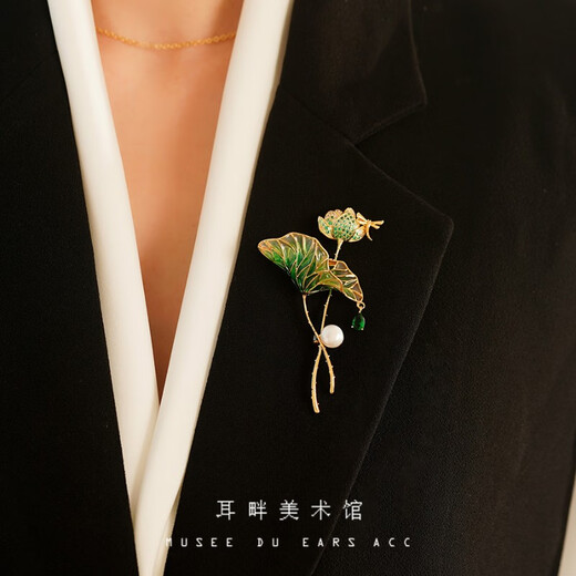 QUAMER gold store model A lotus leaf dragonfly Chinese style brooch design niche high-end women's suit corsage brooch brooch