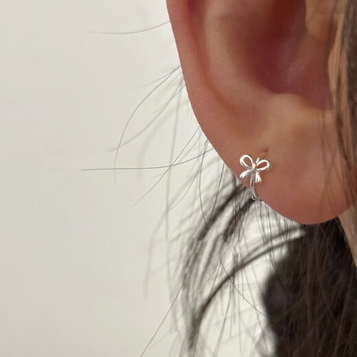 Birds watching the sun don't need to take off their bow earrings when sleeping. Mini, exquisite, cute, ear bone earrings, earrings, and earrings. A pair of golden bows (with exquisite packaging box)