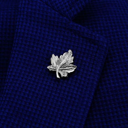 Prodigal Heart 520 gift for girlfriend and wife, light luxury men's suit brooch, wedding accessories, retro silver maple leaf tree, silver maple leaf brooch cufflink set
