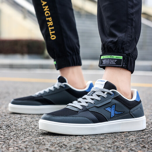 Xtep Herrenschuhe, Sommer trendy leichte Masche atmungsaktives Low -Top -Freizeitschuhe, trendige Schuhe, grüne Schwanz kleine weiße Schuhe, einfache Sportkohlegrau/Schwarz/Grau Schwarz Blau 7027 41