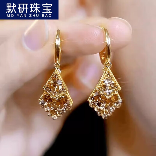 MOYAN's new autumn and winter temperament goddess exquisite fashionable earrings temperament versatile golden French earrings diamond-shaped sparkling earrings coffee color B03-204