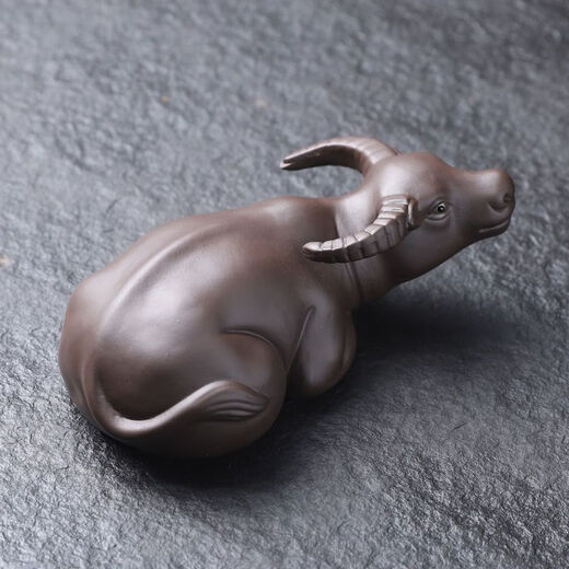 Enshou traces purple sand buffalo tea pet ornaments cow turns to heaven and earth tea play zodiac cow boutique tea tray tea from treasure cute and can be raised purple sand buffalo (black)