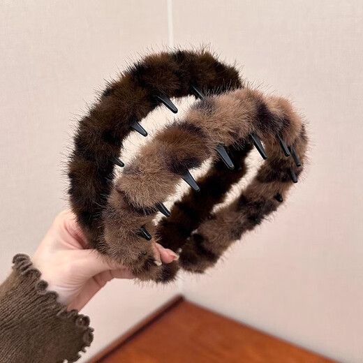 Wanyao Autumn and Winter Temperament Leopard Print Plush Headband Women's Teeth Face Wash Hair Pressing Headband High Skull Top Anti-Slip Broken Hair Organizing Hairpin Brown Plush Leopard Print Headband