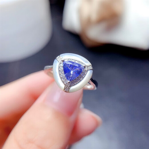 Mussel S ring pendant with empty support triangle, exquisite Korean style light luxury white mother-of-pearl inlaid with tanzanite garnet corner 6 garnet pendant tanzanite pendant plated with platinum