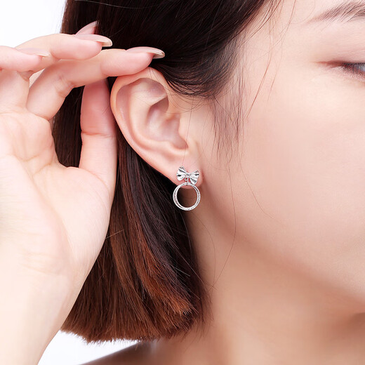 Yuan Shengfu's new PT950 fashionable bow platinum earrings, fashionable and versatile platinum earrings, 3.94g