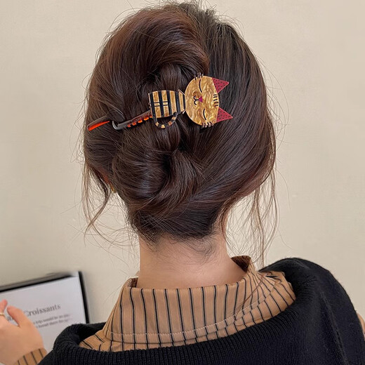 Two Worlds of Love, Adorable and Cute Cat Twist Clip 2025 New High-Quality One-word Grip on the Back of the Head, Women's Hairpin Headwear, Recommended by the Store Manager, Two-piece Set