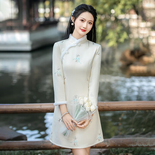 Pierre Cardin velvet thickened embroidery 150 small a version improved cheongsam 2025 winter new long-sleeved literary youthful style beige embroidery suede plus velvet M 85-95Jin Jin is equal to 0.5 kg