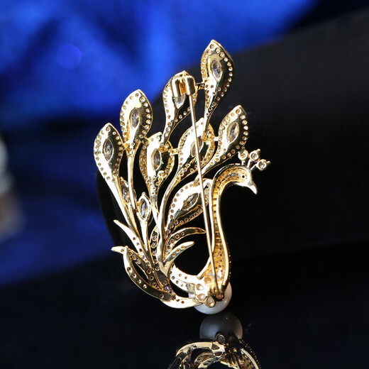 QUAMER Gold Store Fashionable Gold Peacock High-end Brooch Feminine Corsage Suit Jacket Pin Accessories Elegant Peacock Brooch