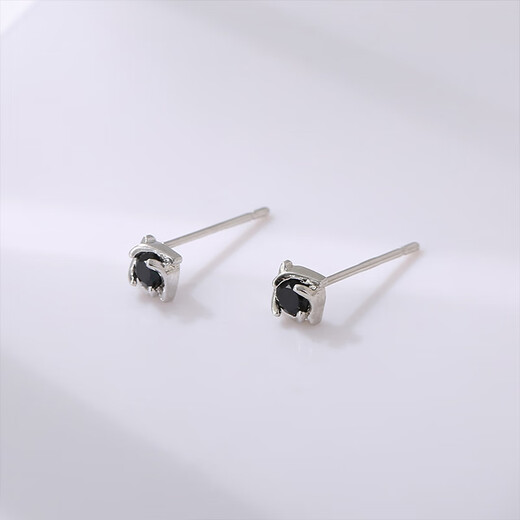 Gift four-leaf clover earrings for men S925 silver niche trendy pierced earrings for men and women birthday gift for boyfriend 925 silver four-leaf clover earrings single