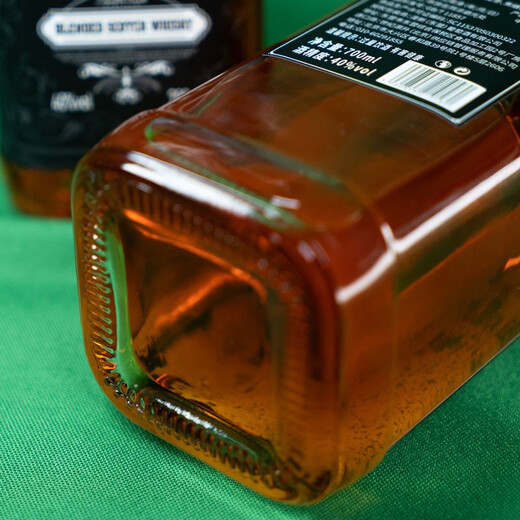 Emperor Rongma, whisky et vin d'Emposse importé, spiritueux 40 degrés, étiquette noire, simple pièce 700 ml, 1 bouteille