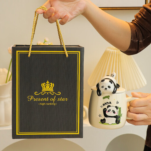 Busy farmer mug for girls, good-looking souvenir, ceramic mug with lid and spoon, panda birthday gift, cute gift box, giant panda (lid + exclusive spoon) sitting
