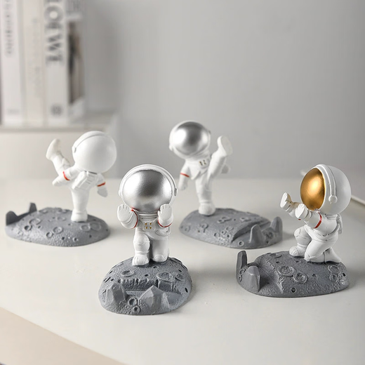 Desktop mobile phone holder multifunctional cute astronaut astronaut lazy office ornaments decorative resin home mobile phone holder high-end silver-push hand