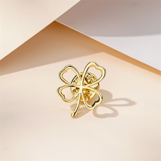 Qlady four-leaf clover anti-exposure buckle brooch high-end women's corsage brooch silk scarf niche accessories collar pin birthday gift