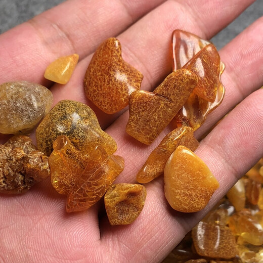 Fat Donglai same style beeswax raw stone genuine natural amber scraps leftover materials practice crafts pillow material Russian material Wu 2 50g