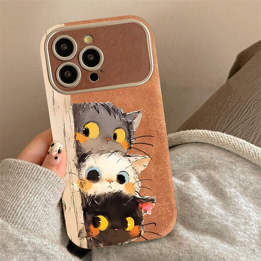 鉴百伊 卡通三只猫咪适用苹果16promax手机壳iPhone15pro全包防摔14硅胶13pro带挂绳12情侣11高级感 【偷感猫猫+手绳】硅胶软边*镜头全包 iPhone 16 Pro