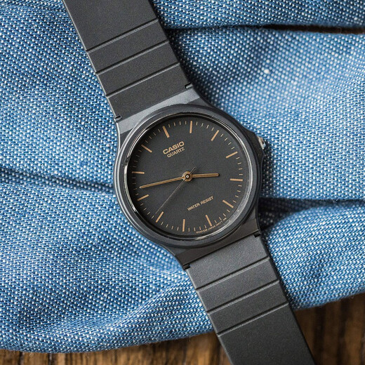 Casio (CASIO) small black watch for men and women, unisex student civil service examination, college entrance examination usable quartz watch MQ-24-1E