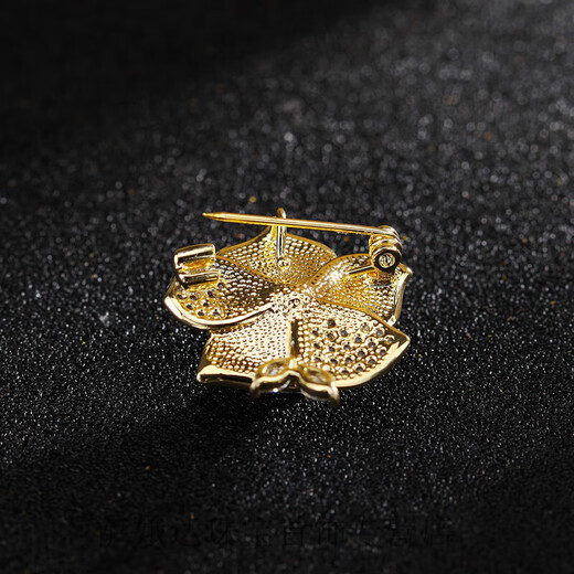 QUAMER Craft Camellia Brooch Feminine Pearl Corsage Versatile Small Fragrance Style Sweater Outerwear White One