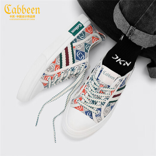 Carabin toile chaussures chaussures masculines pour les chaussures de planche décontractées respirant les chaussures de couleur polyvalente pour hommes pour les hommes à la mode des hommes à la mode masculine.