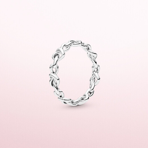 PANDORA Moment Knot Ring, a modern symbol that means elegance, fashion and simplicity, is a birthday gift for your girlfriend.