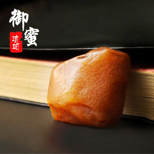 Royal honey natural amber beeswax full leather flower wax chicken oil yellow raw stone ore hand piece pendant without incident brand pendant single raw stone randomly sent 6 8g add V to select goods