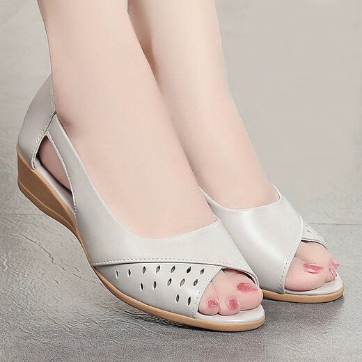 Huilijun sandalen für Frauen 2024 neuer weicher alleiniger Sommer Anti-Rutsch-Absatz Fisch Mundschuhe mittlere und ältere, atmungsaktives weiches Leder vielseitiger Mutterschuhe schwarz 35