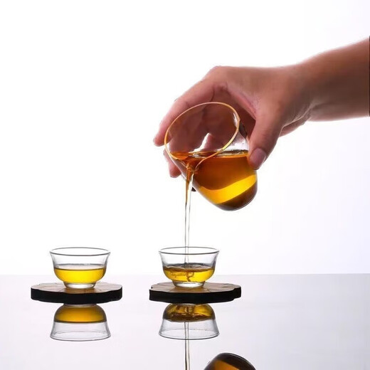 Worry-free fair cup heat-resistant thickened high-temperature-resistant glass fair cup Chinese-style household tea divider transparent male cup tea sea