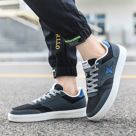 Xtep Herrenschuhe, Sommer trendy leichte Masche atmungsaktives Low -Top -Freizeitschuhe, trendige Schuhe, grüne Schwanz kleine weiße Schuhe, einfache Sportkohlegrau/Schwarz/Grau Schwarz Blau 7027 41