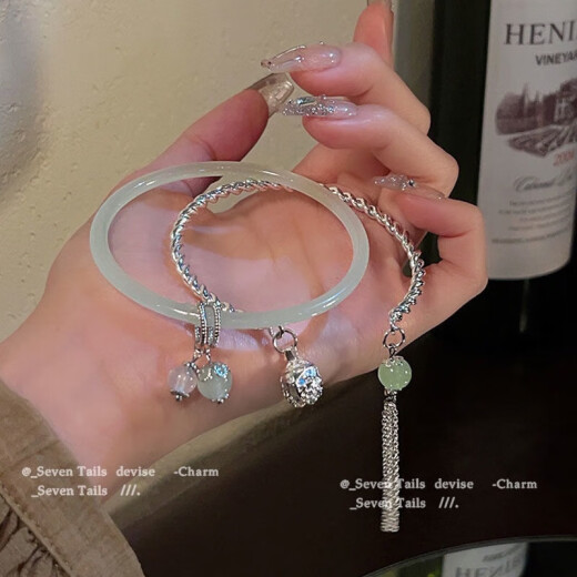 Eight-piece value set bracelet versatile light luxury Chinese elements niche design ins style best friend student bracelet M1390 [green tassel bell]