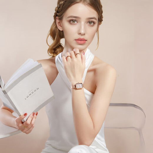 Burberry brand women's watch for girls 2025 new light luxury niche women's watch student birthday and New Year gift for girlfriend Champagne gold upgraded version (necklace + bracelet + gift box)