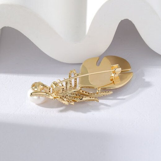 Qimiao Peng's new brooch, Korean style luxury pearl shell feather brooch, temperament corsage, birthday and New Year gift for girls, wings, gold style