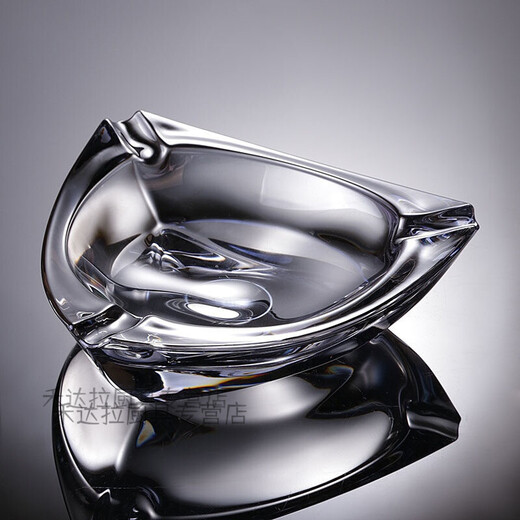 Creative European modern thickened crystal glass large ashtray fashionable personality living room office ashtray decoration triangle noble gray 17cm