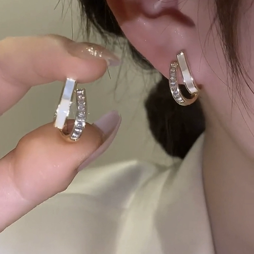 Idel double-layered earrings for women autumn niche simple earrings 2025 new Dongdaemun high-end earrings and earrings birthday gift shell double-layered earrings E0555