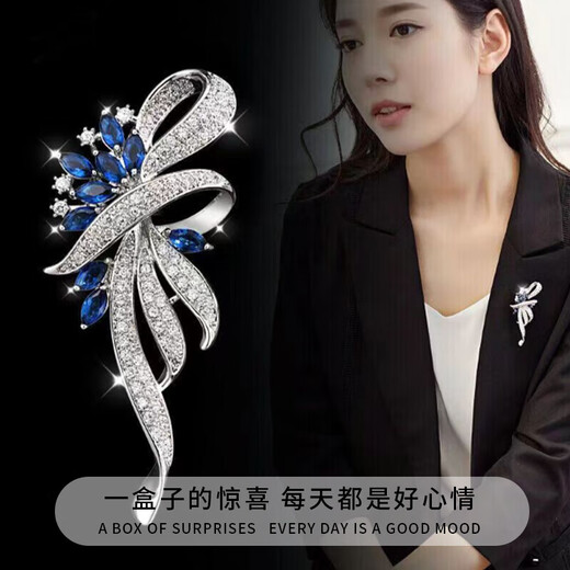 Crystal brooch, high-end ladies light luxury birthday gift for girls to give to their girlfriends, high-end, exquisite, niche, anti-exposure, TS433 luxury brooch three-piece set - with gift box