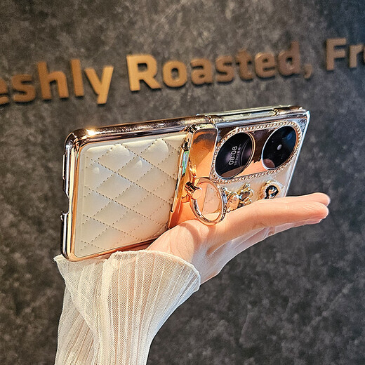 LENPY 澜品高档小香风小熊适用新款华为pocket2手机壳防摔全包p50pocket折叠屏pockets保护套高级感镶钻潮女 米白色+时尚小香风+铰链指环扣+爱心小熊+单壳 华为Pocket2