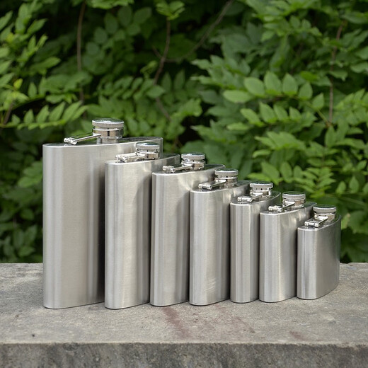 Weiqing Stainless Steel Flat Wine Bottle Half Jin Jin is equal to 0.5 kg 1 Jin Jin is equal to 0.5 kg 2 Jin Jin is equal to 0.5 kg 5 Jin Jin is equal to 0.5 kg 10 Jin Jin is equal to 0.5 kg Packed Outdoor Portable Wine Bottle Household Kettle 10 Jin Jin is equal to 0.5 kg Multifunctional Wine Bottle 2 Wine Glasses and a Funnel