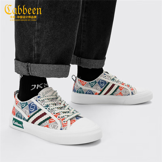Carabin toile chaussures chaussures masculines pour les chaussures de planche décontractées respirant les chaussures de couleur polyvalente pour hommes pour les hommes à la mode des hommes à la mode masculine.