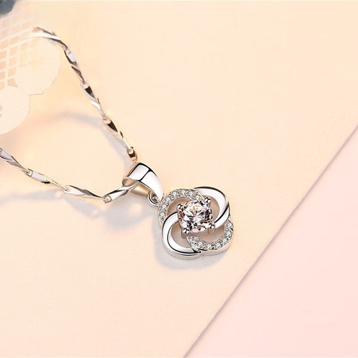 Xingtang Pt950 platinum necklace for women, four-leaf clover, platinum pendant, moissanite necklace, simple K gold clavicle chain for girls, white diamond (single pendant does not include chain)
